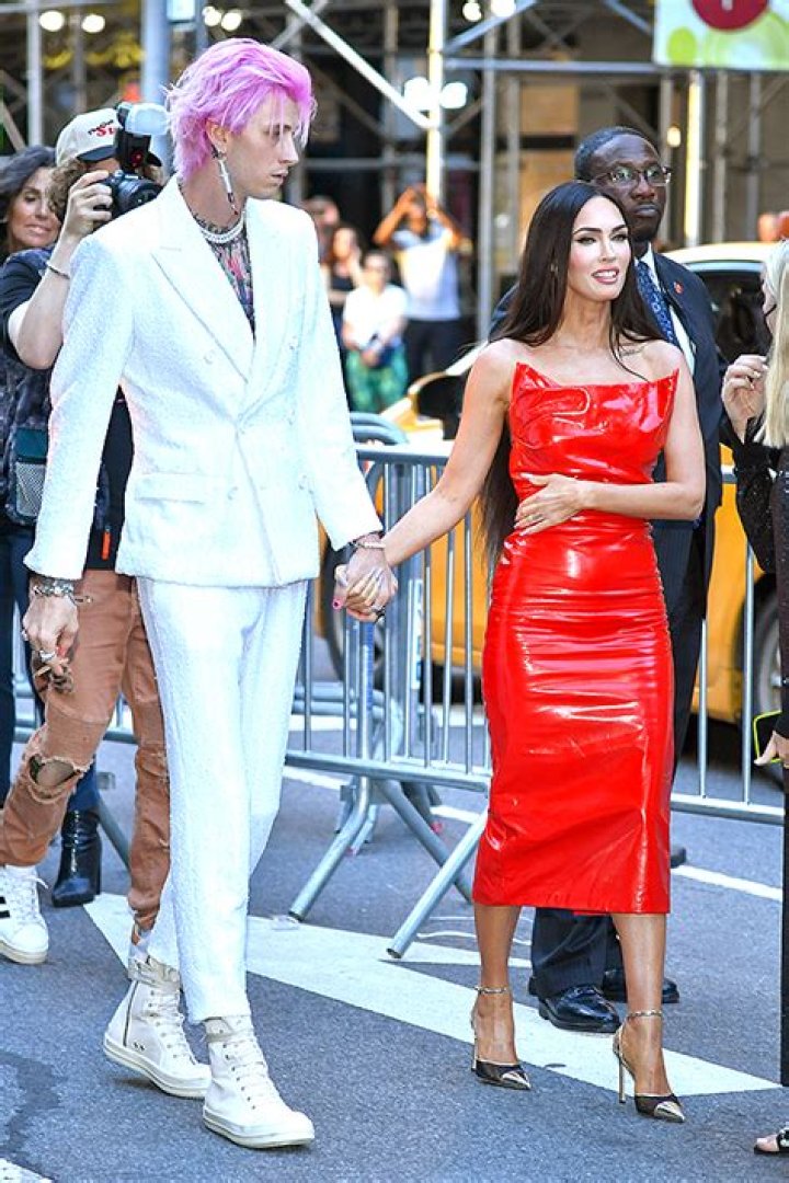 Megan Fox Rocks Red Leather Dress At ‘Taurus’ Premiere With MGK: Photo – Hollywood Life