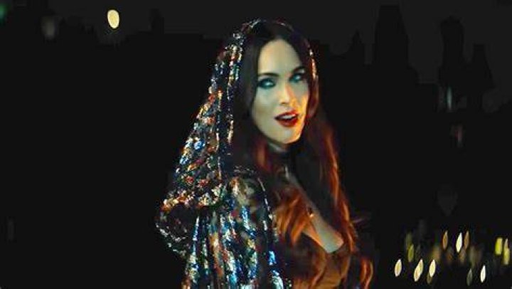 Megan Fox Stars As Sexy Vampire In ‘Night Teeth’ Movie: Trailer – Hollywood Life