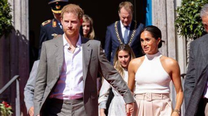 Meghan Markle & Prince Harry ‘Stand With The People Of Ukraine’ In Powerful 1st Statement