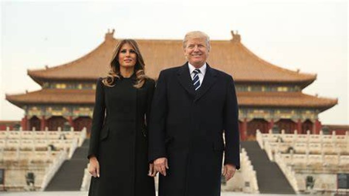 Melania Trump’s Divorce Plan On Hold While Donald Is President – Hollywood Life