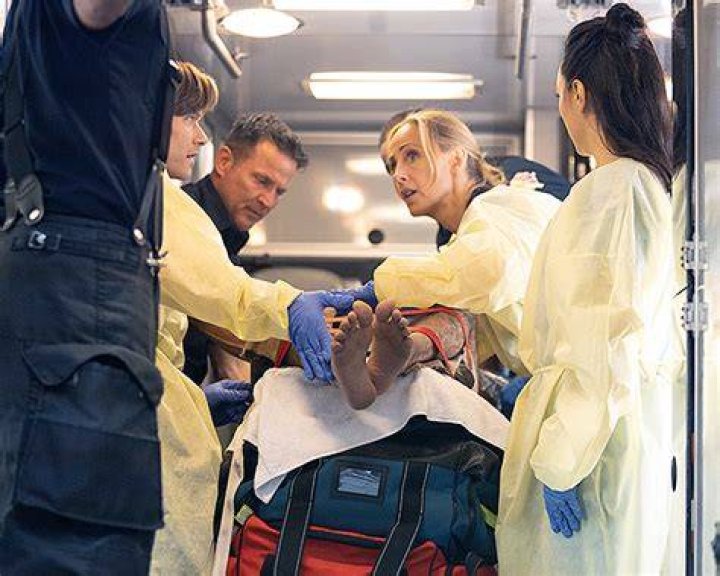 Meredith’s House Catches Fire In Fall Finale – Hollywood Life