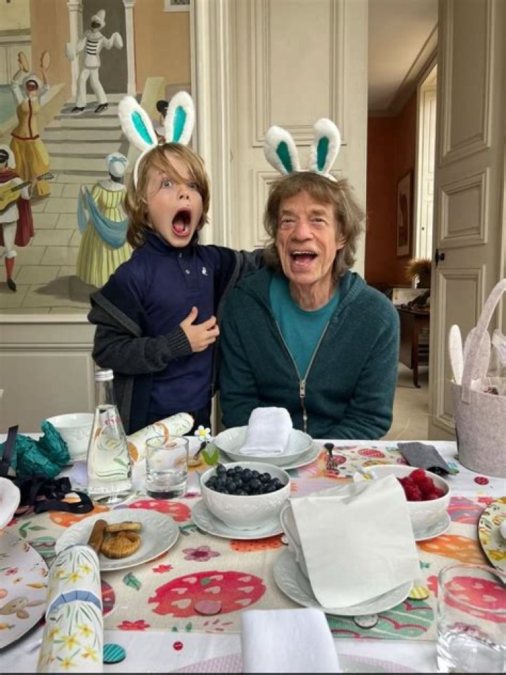 Mick Jagger’s Kids Jade, Georgia May, & Lucas Cozy Up For Sibling Reunion — Photo