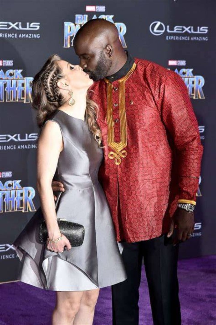 Mike Colter Rips Shirt Off In Ne-Yo Face-Off – Hollywood Life