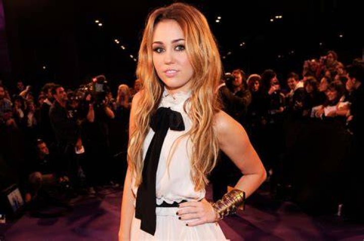 Miley Cyrus Celebrates 10-year Anniversary Her Bong Video Was Leaked – Hollywood Life