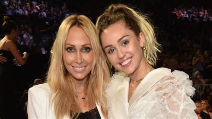 Miley Cyrus’ ‘Mother Daughter’ Music Video Is Wild — Watch – Hollywood Life
