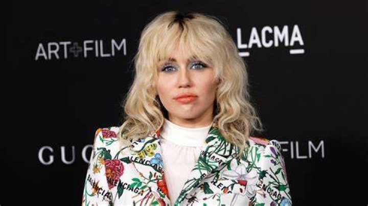 Miley Cyrus Says She’s Not Touring Again In ‘British Vogue’ Interview – Hollywood Life