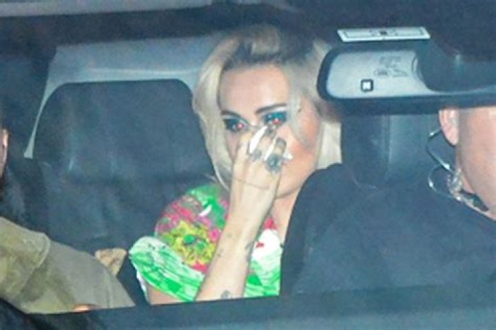 Miley Cyrus Wipes Away Tears Heading To Brazil Concert: Photos – Hollywood Life