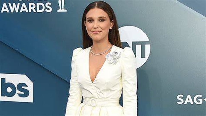 Millie Bobby Brown Singing & Dancing In Videos To Lizzo & More: Watch – Hollywood Life