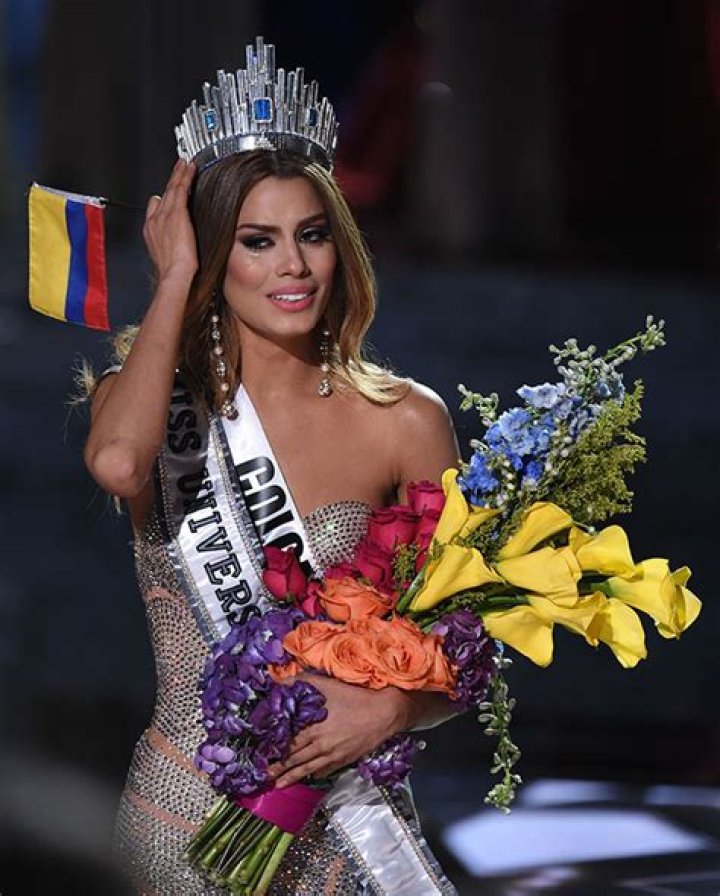 Miss Colombia Slammed For Refusing To Let Go Of Miss Universe Crown