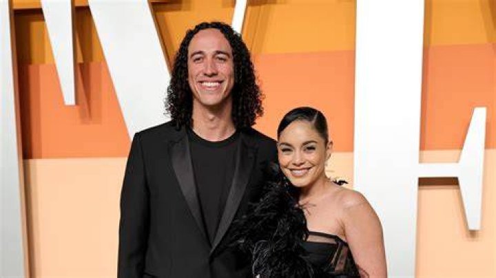 Model Expecting 2nd Child With Husband – Hollywood Life
