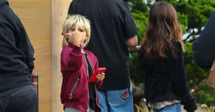 Model Gives Scott Disick The Middle Finger For Being ‘Obnoxious’