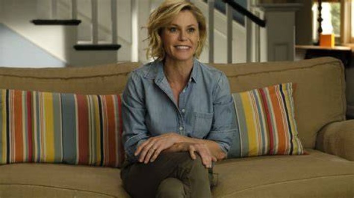 Modern Family’s Julie Bowen Explains Why Her 3 Teenage Sons Aren’t ‘Interested’ in Her Acting Roles