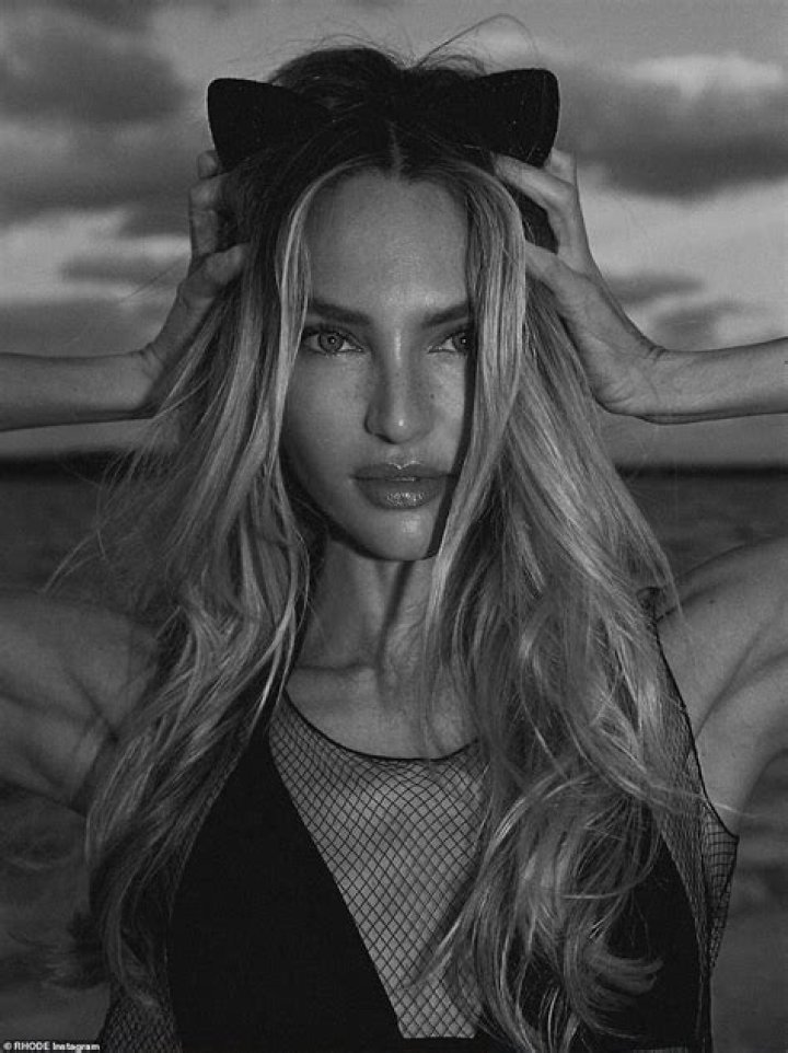 Molly Sims, 48, Rocks Nothing But A Tiny Bikini While Out In The Cold Snow — Photo