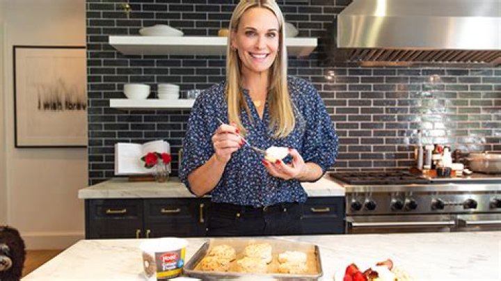 Molly Sims Admits Having Kids Changed Her ‘Mindset’ About Dieting & Weight: ‘I’m Focused On Being Healthy’