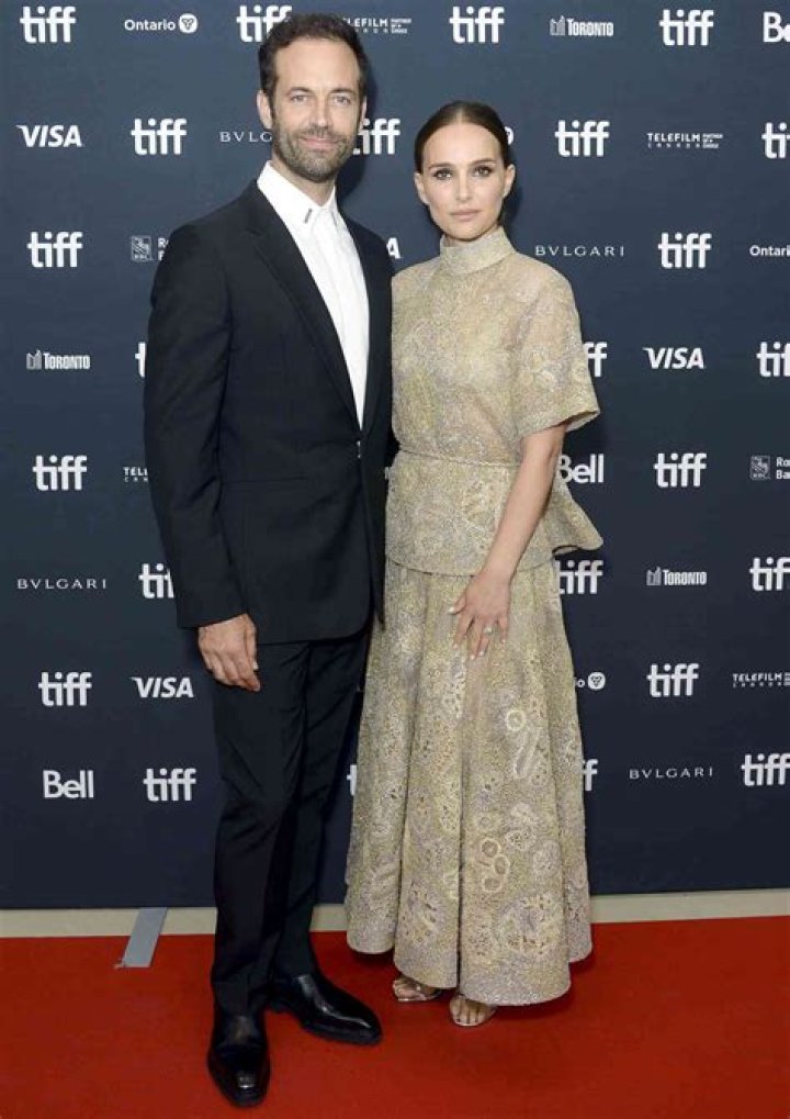 Natalie Portman Thanks Friends Who ‘Lift’ Her ‘Up’ After Benjamin Millepied Divorce