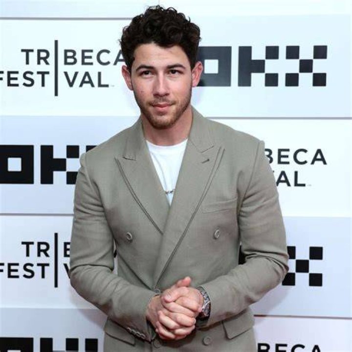 Nick Jonas's Strong New Woman, Delta Goodrem, Just Broke Up With Her Fiance, Beat Cancer & Is Sober! – Hollywood Life