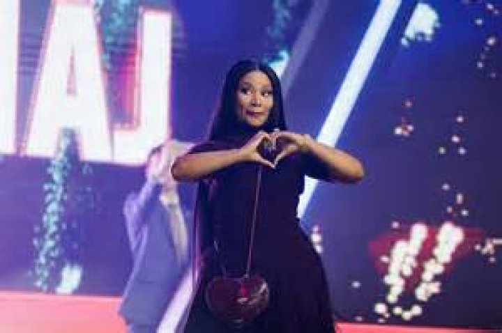 Nicki Minaj Calls Cardi B A ‘Bitch’ In Original ‘Motorsport’ Lyrics – Hollywood Life