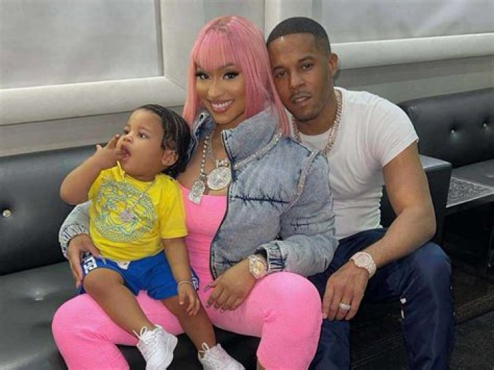 Nicki Minaj & Meek Mill: She Wants A Ring On Her Finger Before Having His Baby
