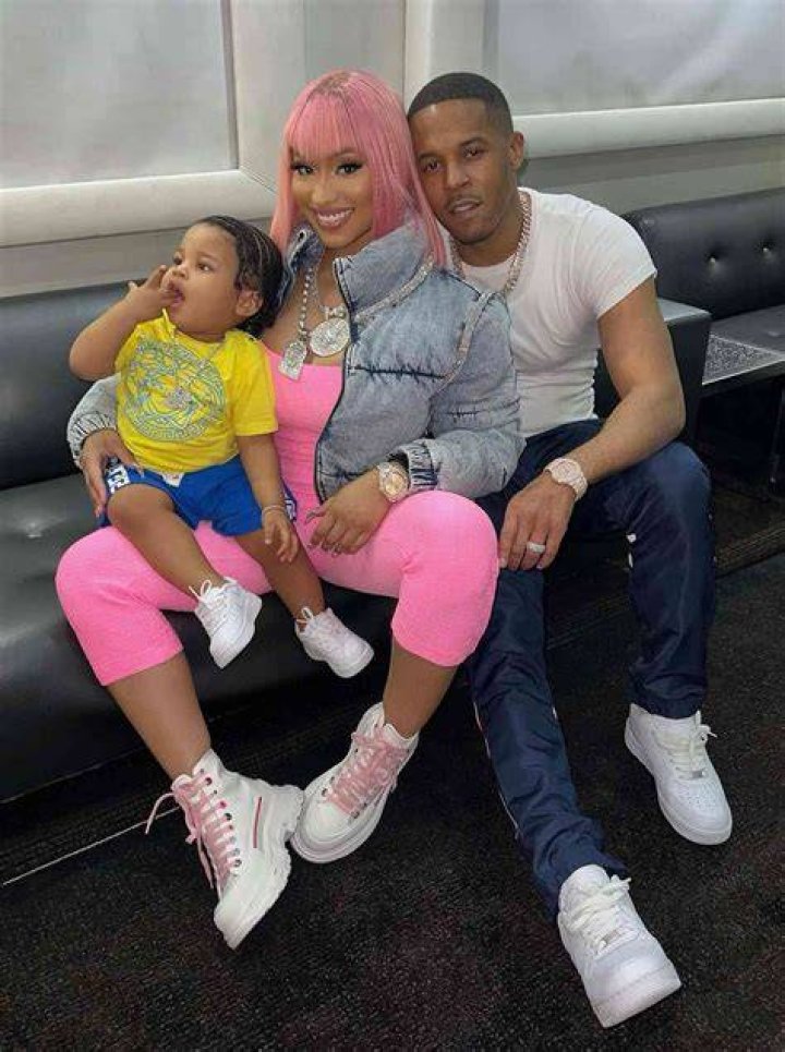Nicki Minaj’s Boyfriend Rubs Her Stomach As She Asks About Pregnancy – Hollywood Life