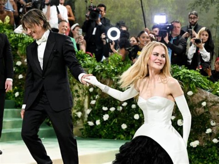 Nicole Kidman & Keith Urban Show Off PDA At Hard Rock Celebration:Pics – Hollywood Life