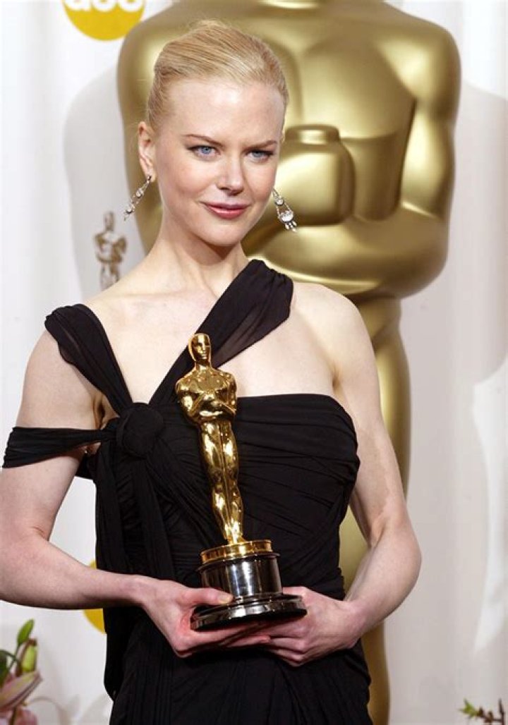 Nicole Kidman Was ’Struggling’ With Tom Cruise Divorce at 2003 Oscars – Hollywood Life