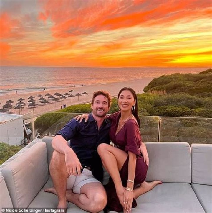 Nicole Scherzinger Lets Hunky Boyfriend Thom Evans Grind On Her In Sexy Beach Bikini Video