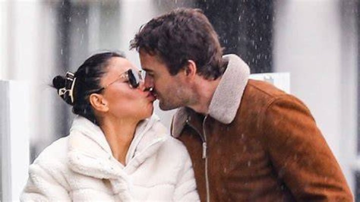 Nicole Scherzinger & Thom Evans Pictured Kissing In LA 3 Weeks After Reported Split