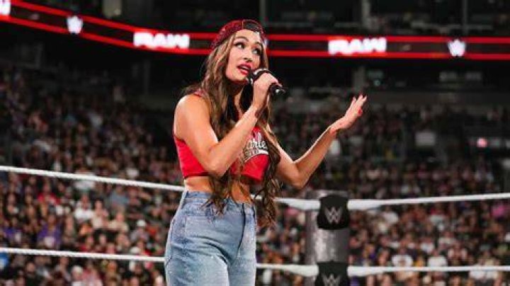 Nikki Bella’s Black Crop Top & Leggings While Shopping In LA — Pics – Hollywood Life