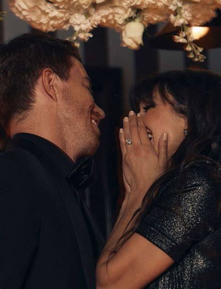 Nina Dobrev & Shaun White Kiss Passionately In Ocean — Pics – Hollywood Life