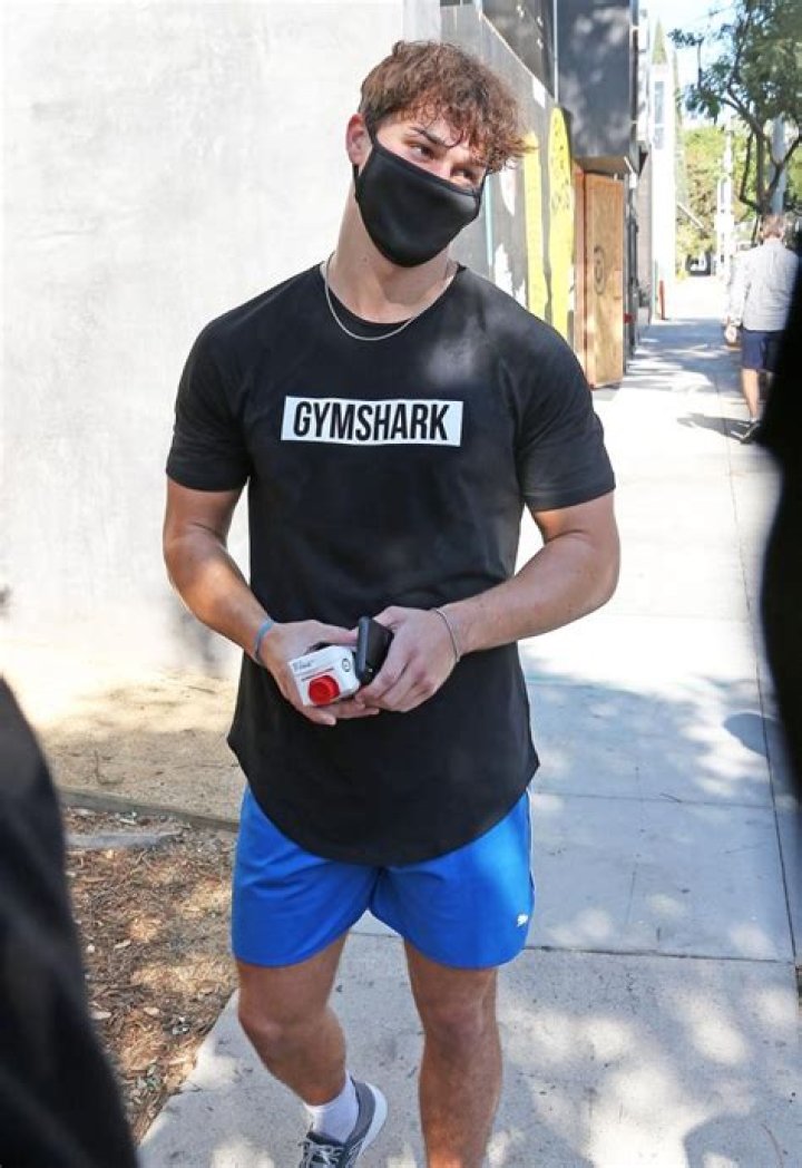 Noah Beck — Photos – Hollywood Life