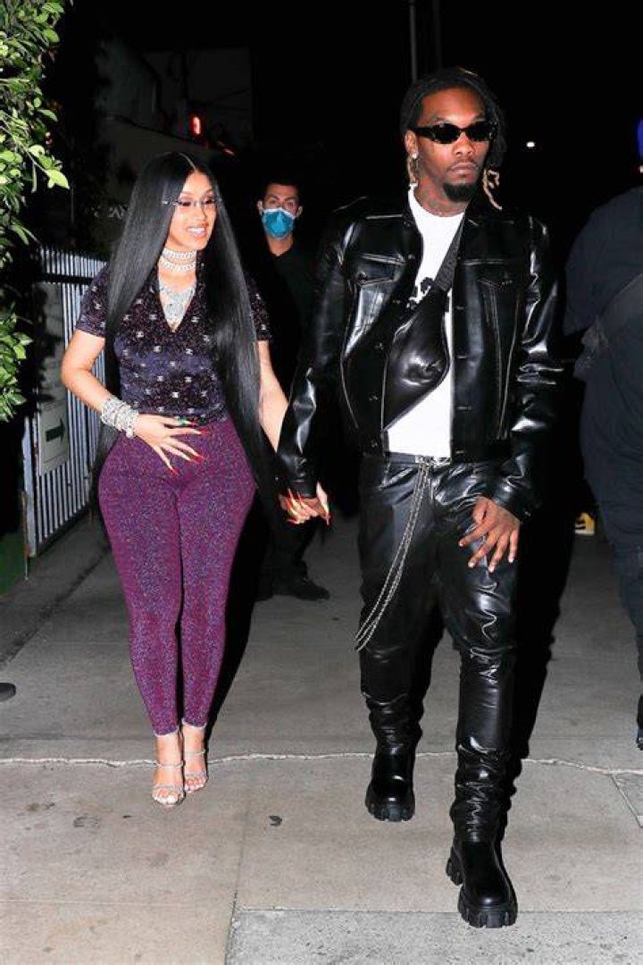 Offset Caught Grabbing Cardi B’s Butt After Romantic Dinner: Photos – Hollywood Life