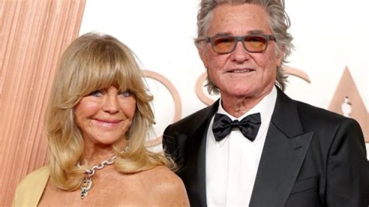 Oliver Hudson Gives Glimpse At Goldie Hawn & Kurt Russell’s Aspen Home – Hollywood Life