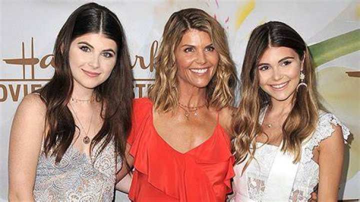 Olivia Jade & Isabella Get Hair Makeovers Inspired By Aunt Becky: Pics – Hollywood Life