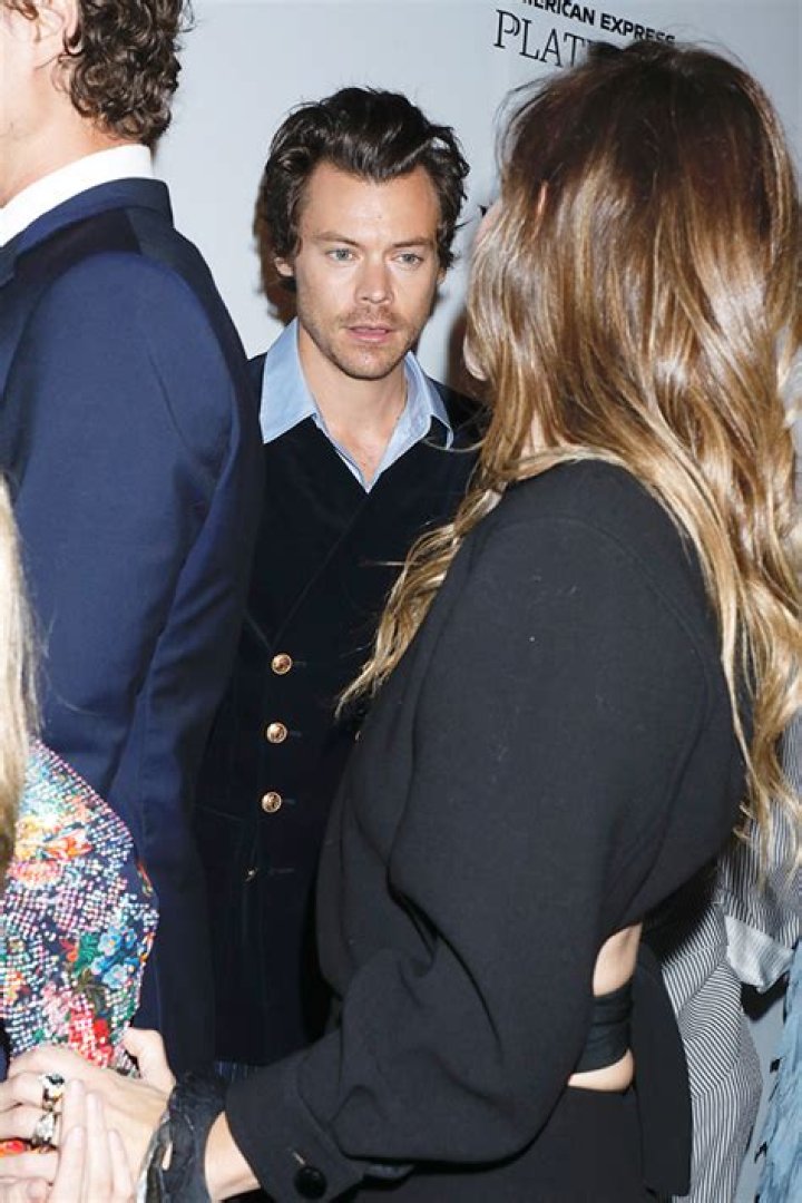 Olivia Wilde & Harry Styles Out In New York: Photos – Hollywood Life