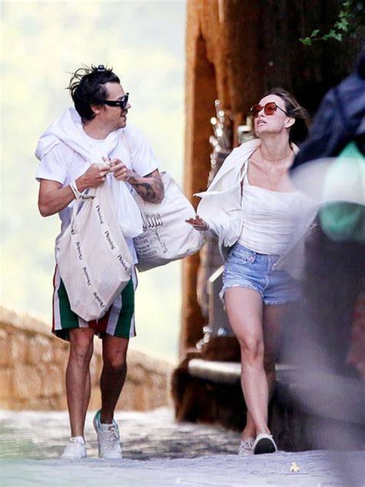 Olivia Wilde In Daisy Dukes With Harry Styles On Italy Trip: Photo – Hollywood Life