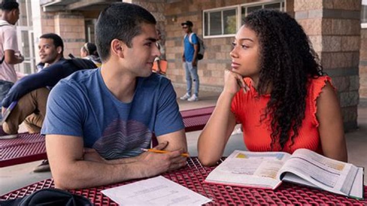 ‘On My Block’ Star Hopes Monse & Cesar End Up Together: Interview – Hollywood Life