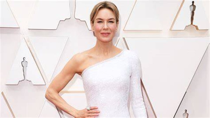 One-Shouldered White Gown – Hollywood Life