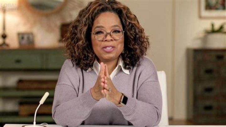 Oprah Recalls Interview Question She Asked Sally Field About Burt Reynolds That Makes Her ‘Cringe’