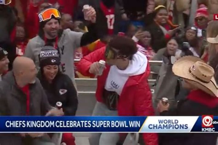 Patrick Mahomes Chugs A Beer At Chiefs Super Bowl Parade With GF Brittany Matthews — Watch
