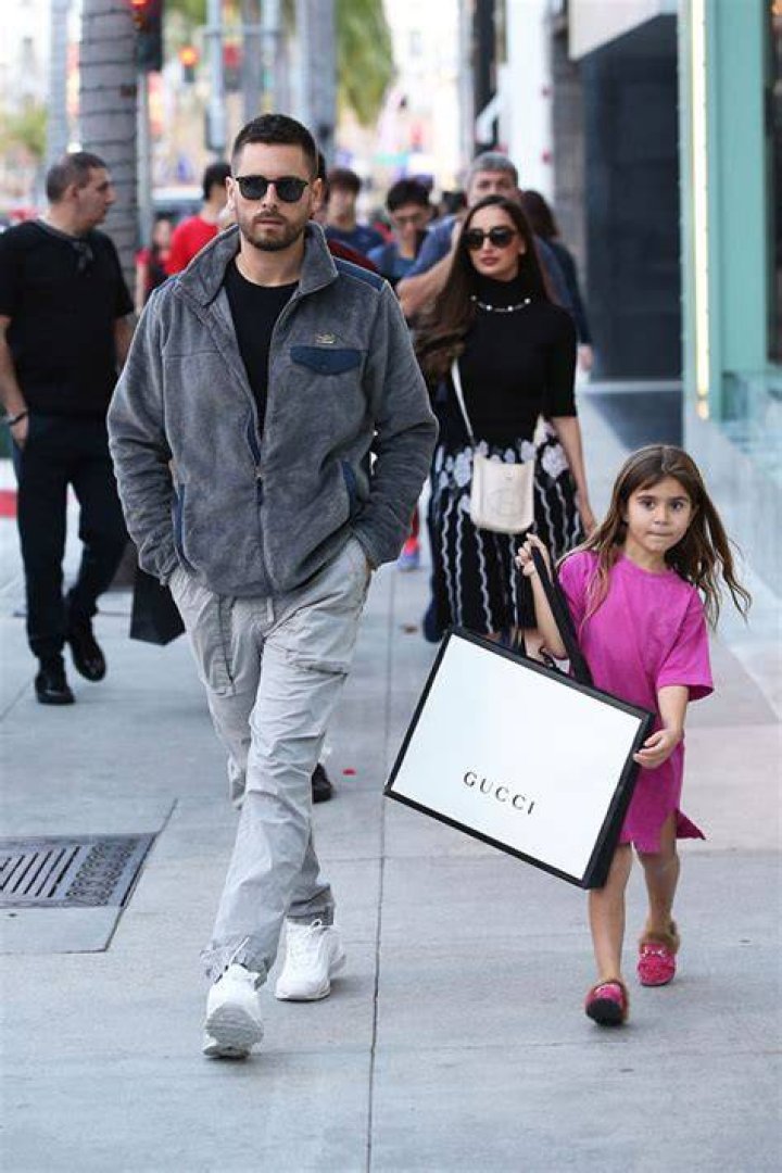 Penelope Disick, 8, Sweetly Snuggles With New Puppy In Photo By Dad Scott