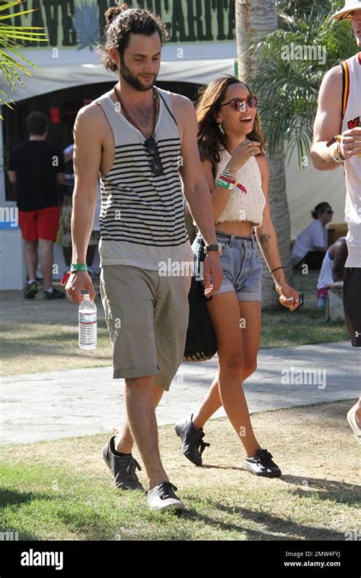 Penn Badgley & Zoe Kravitz Break Up — Couple Call It Quits After Two Years – Hollywood Life