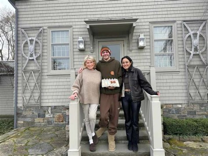 Pete Davidson & Chase Sui Wonders Visit Martha Stewart On Easter – Hollywood Life