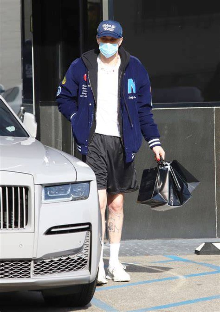 Pete Davidson Drives Kim Kardashian’s Car To Buy Jewelry In L.A. – Hollywood Life