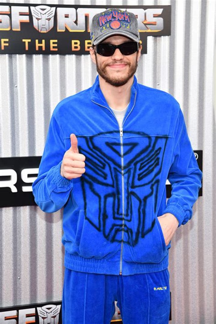 Pete Davidson Jokes About ‘Post-Rehab Glow’ During NJ Performance – Hollywood Life