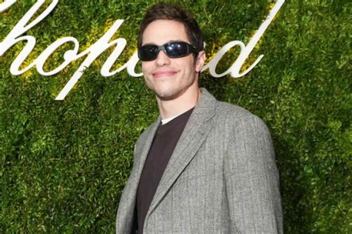 Pete Davidson Recalls Feeling Like A ‘Loser’ & ‘Insecure’ When His Dating Life Was Mocked On ‘SNL’