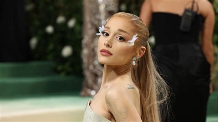Pete Davidson Shades Ex Ariana Grande For ‘Spray-Painting’ Herself – Hollywood Life