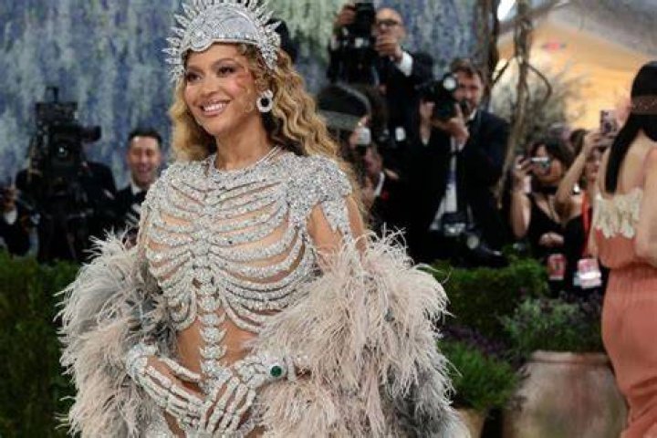[PHOTOS] Beyonce’s Met Gala Dress — Stuns In Entirely Sheer Gown – Hollywood Life