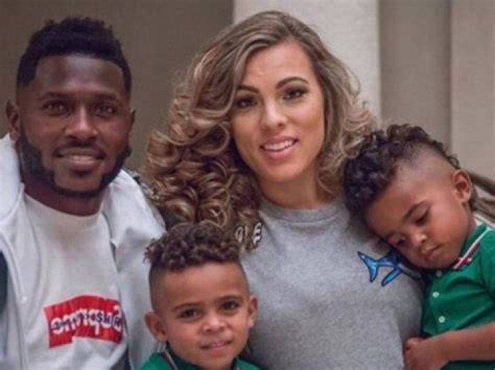 Photos Of Antonio Brown’s Ex – Hollywood Life