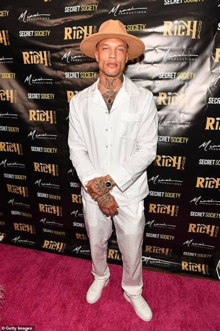 Photos Of Jeremy Meeks’ Women – Hollywood Life
