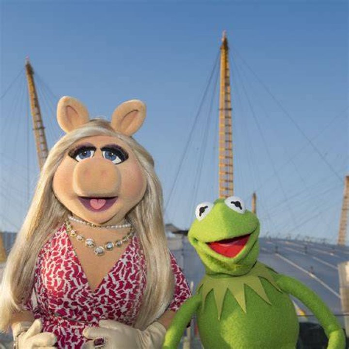 Photos Of Miss Piggy & More – Hollywood Life